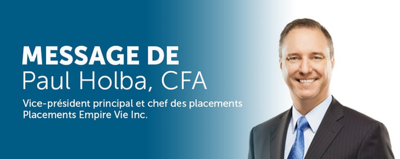 Photo rapprochée d’un homme d’affaires portant une cravate bleue avec le texte « Message de Paul Holba, CFA »