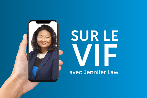 Image de Jennifer Law apparaissant sur l’écran d’un téléphone intelligent avec le texte « Sur le vif avec Jennifer Law »